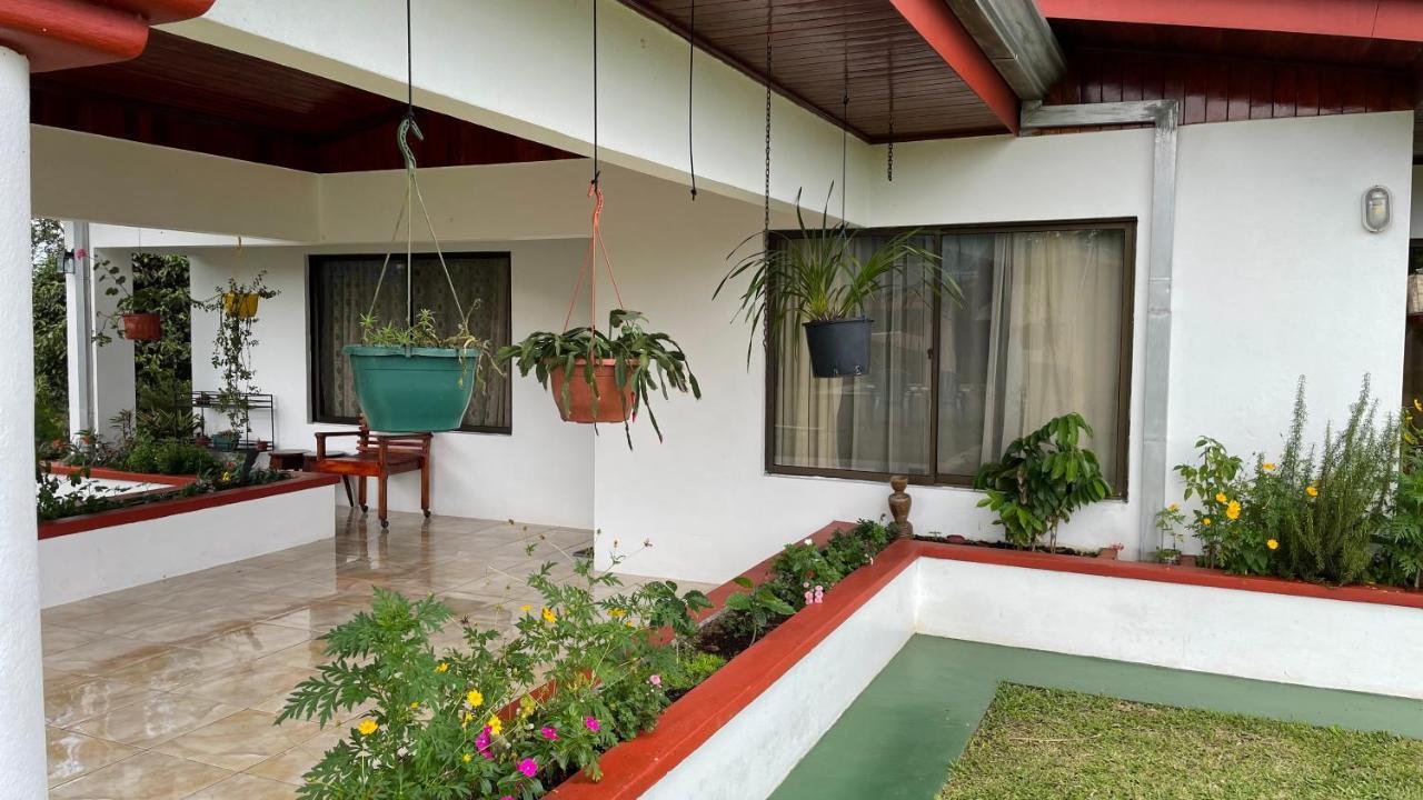 Las Pavitas Cottages La Fortuna Екстер'єр фото