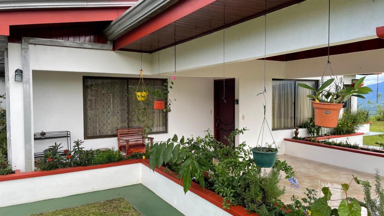 Las Pavitas Cottages La Fortuna Екстер'єр фото
