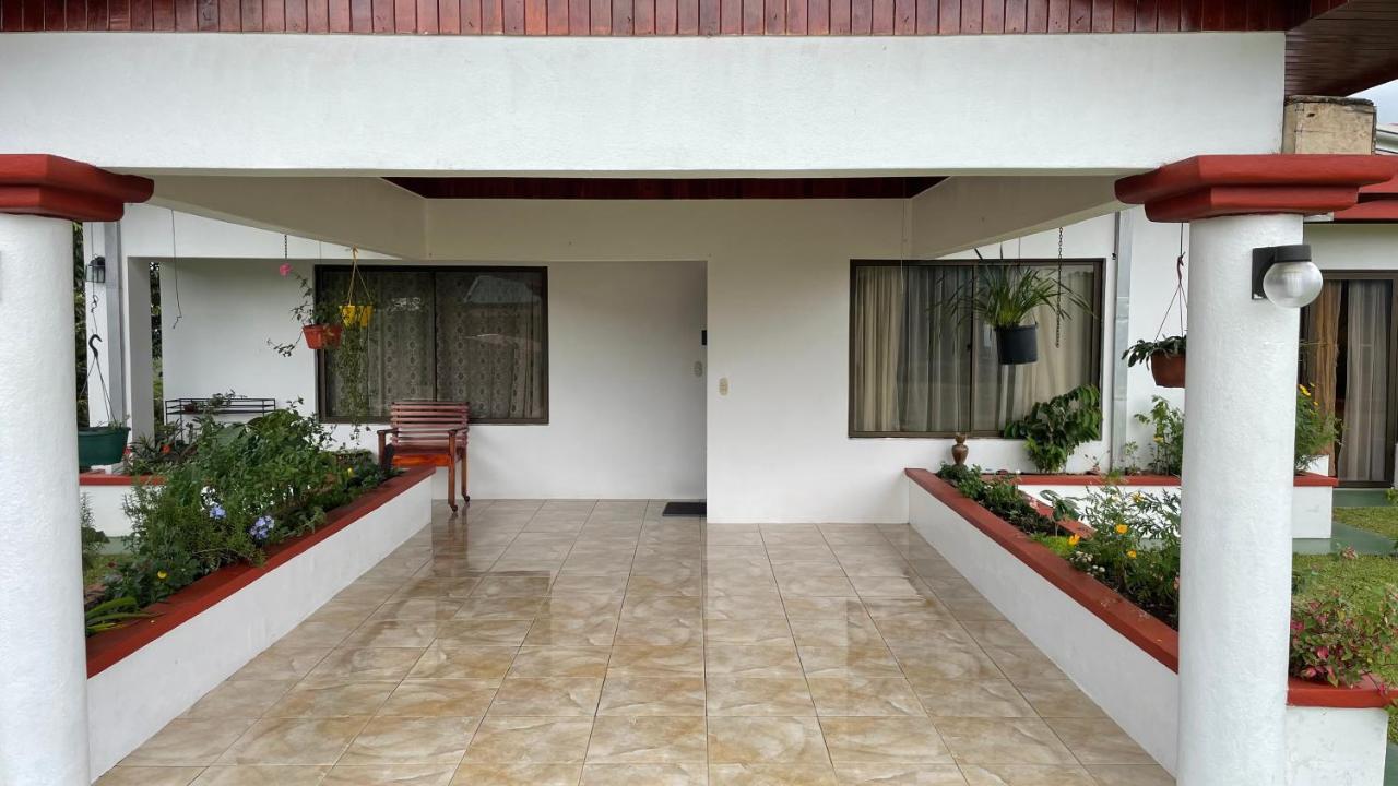 Las Pavitas Cottages La Fortuna Екстер'єр фото